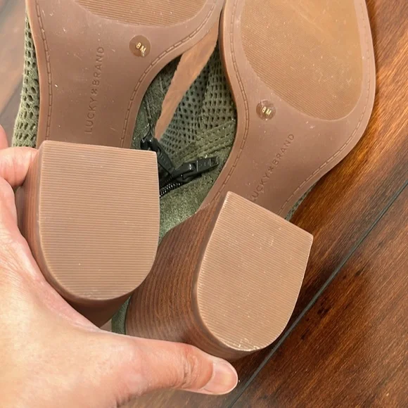 Lucky Brand "Zeshia" Olive Green Suede Bootie Size 8.5 Like New Boho Rodeo - Picture 8 of 9